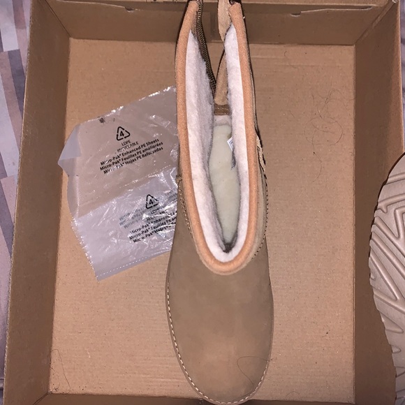 Fresh Pair of Brand New Winter Boots From Ugg. - Picture 5 of 5